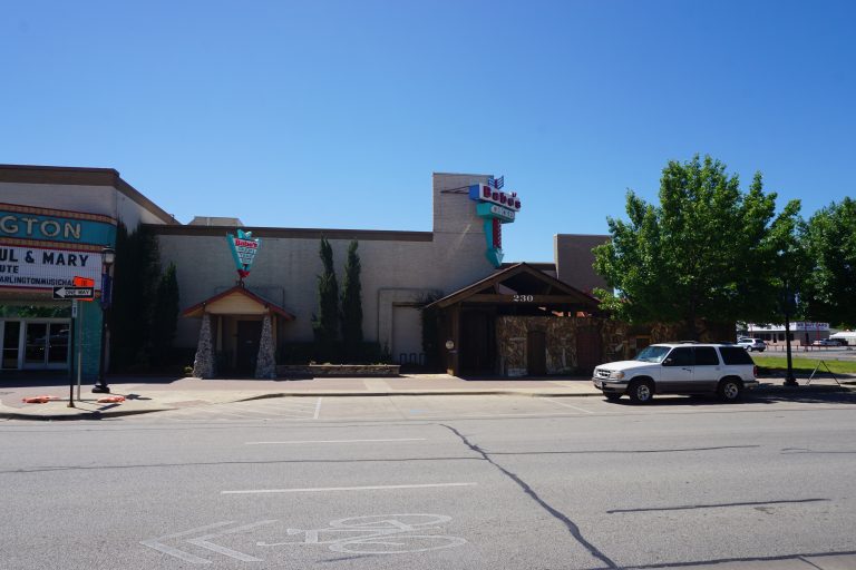 Babe's Chicken Dinner House Arlington — Arlington