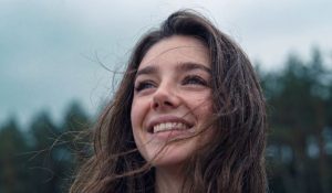 Ai Performer Tilly Norwood Switches To Cantonese Mid Interview Producer Says It