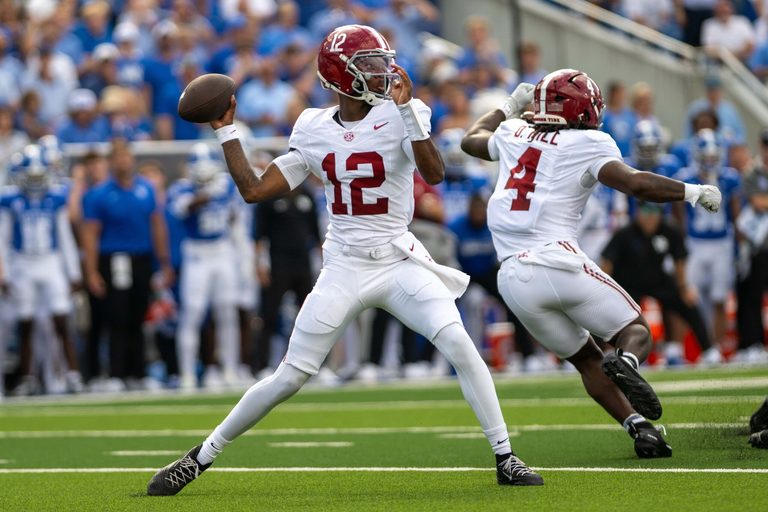 Alabama Rallies From Halftime To Defeat Kentucky 45 17 In Sec Opener