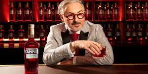 Alan Cumming Says He Never Uses Vermouth In A Martini During Negroni Week