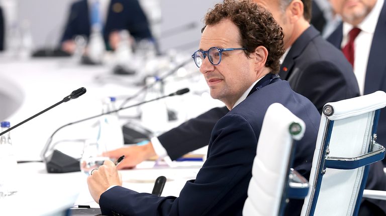 Anthropic Ceo Urges U S China Ai Talks Likening Race To Cold War
