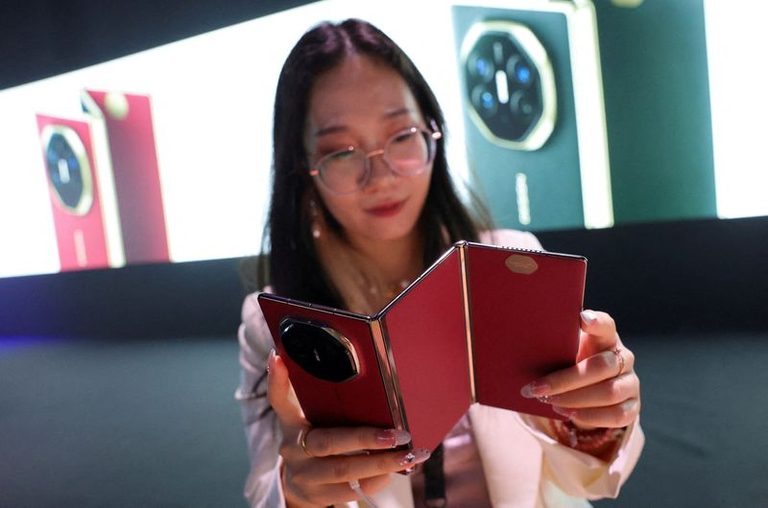 Apple S First Foldable Iphone Set To Launch Could Boost Foldable Market
