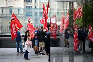 Apple Store Workers Strike In Milan On Iphone 18 Pro Launch
