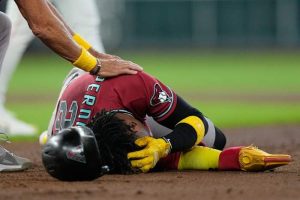 Arizona Shortstop Geraldo Perdomo Exits Game With Head Contusion After Line Driv