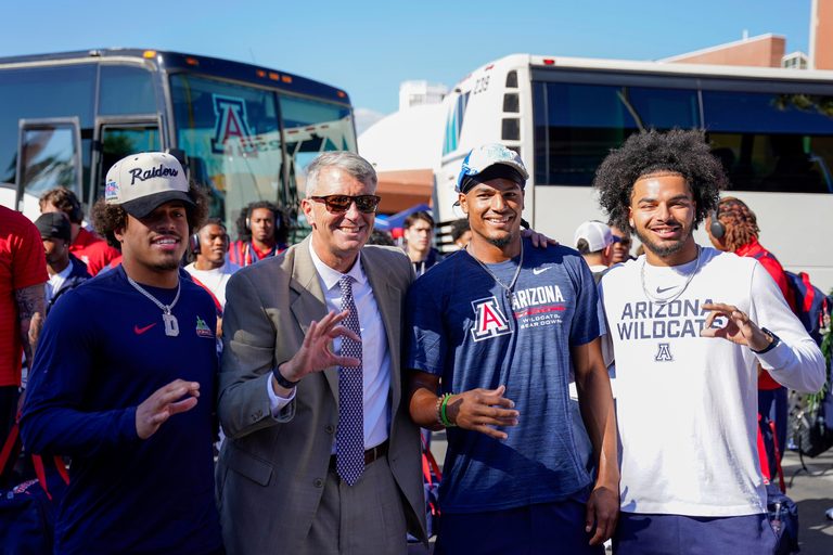 Arizona Wildcats Dominate Nau 35 7 In Season Opening Victory