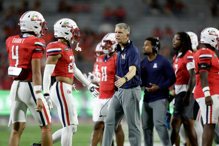 Arizona Wildcats Dominate Northern Illinois 42 17 Coach Brennan Praises Response