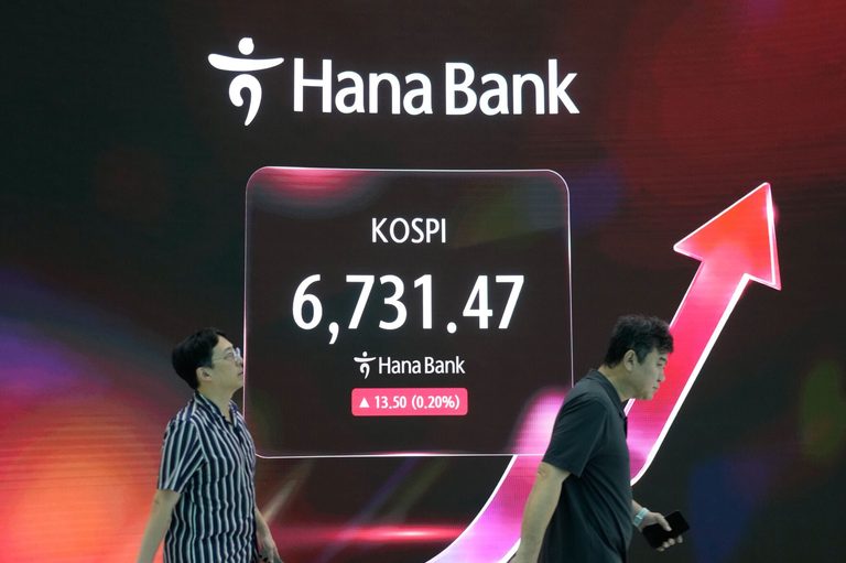 Asian Markets Show Mixed Moves After Fed Raises Rates For First Time In Three Ye