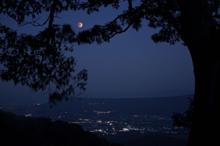 August 2026 Sky Guide Partial Solar Eclipse Lunar Eclipse And Perseid Meteor Sho