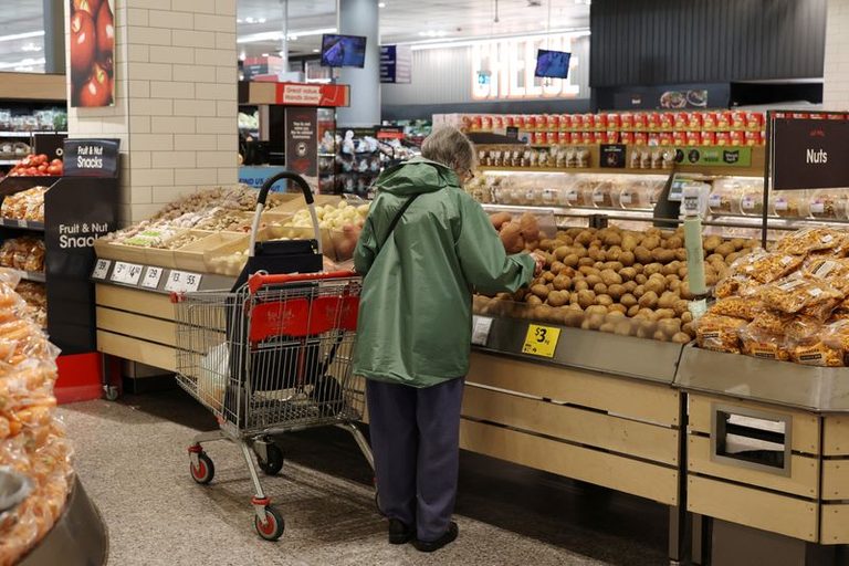 Australian Consumer Sentiment Drops Sharply As Fuel And Rate Worries Rise