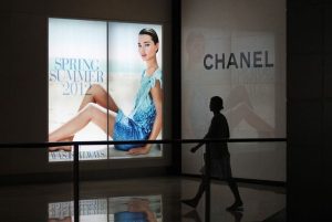 Australian Household Spending Stagnates In August Amid Mixed Consumer Trends