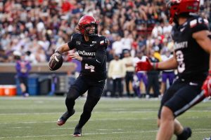 Bearcats Dominate Western Carolina 62 10 In Season Opening Victory At Nippert St