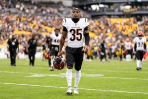 Bengals Monitor Injuries To Cook Dugger And Davis After 30 27 Loss To Steelers