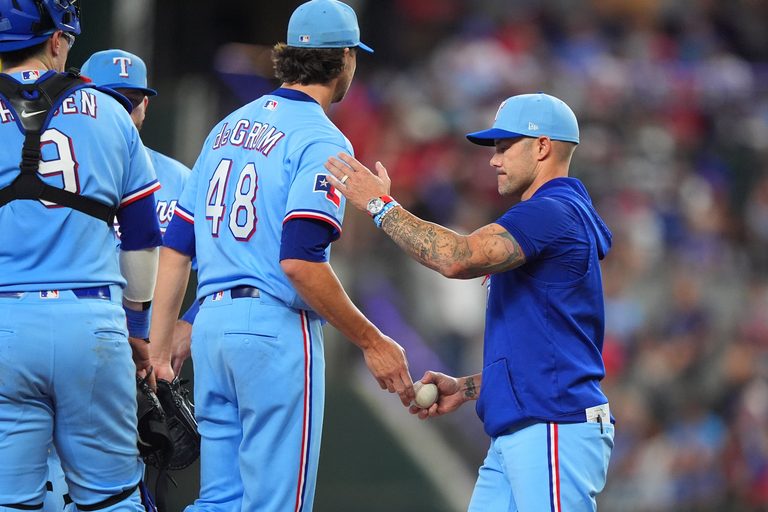 Blue Jays Halt Rangers Sweep Win 7 2 In Dallas Showdown