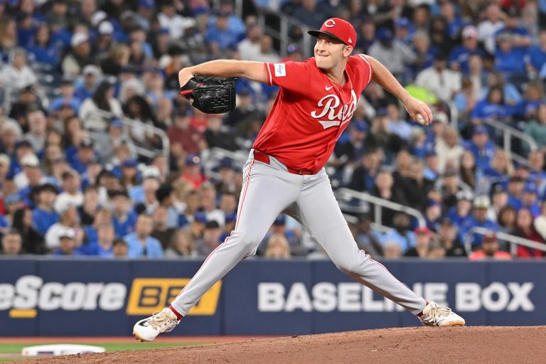 Blue Jays Rally In Seventh Inning To Edge Reds 6 5 On Lukes Go Ahead Hit