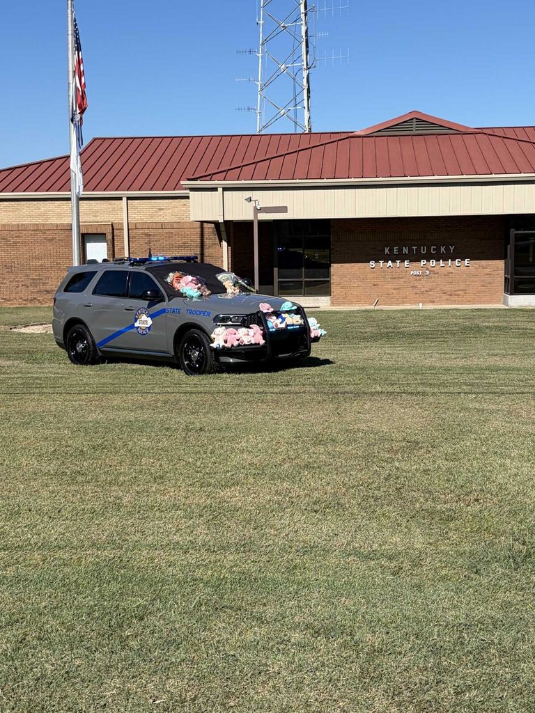 Bowling Green Community Creates Makeshift Memorial For Fallen Trooper Hayden Phi