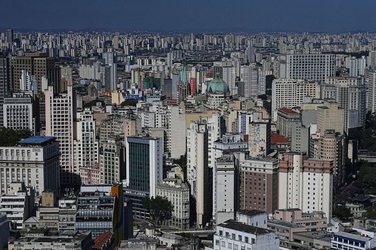 Brazil Lowers 2026 Growth Outlook To 2 0 As Services And Industry Slow