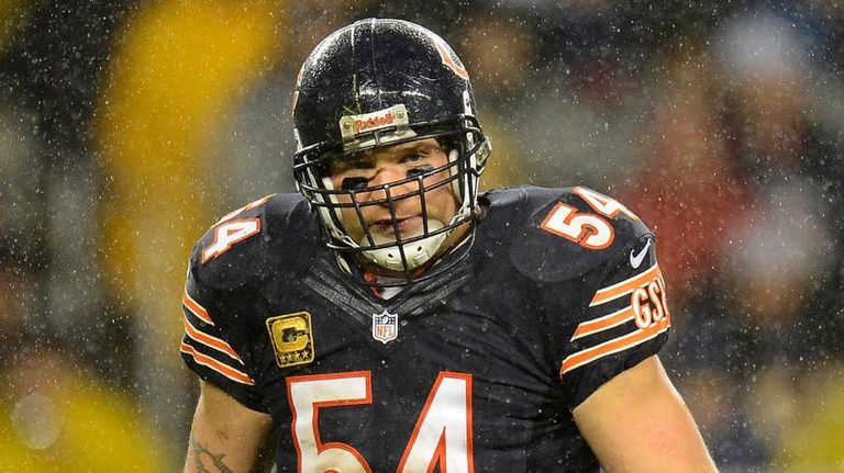 Brian Urlacher Says Colin Kaepernick S Kneeling Protests Would Not Be Tolerated
