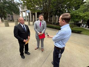 Bristol Resident Moises Ricardo Becomes U S Citizen After 17 Year Wait