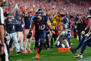 Broncos Rally Past Rams 30 26 On Dramatic Sunday Night Finish