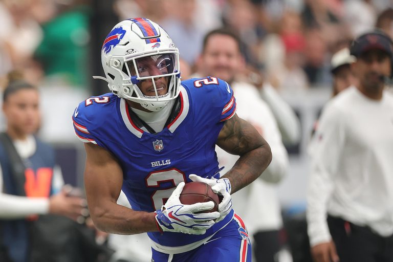 Buffalo Bills Wide Receiver D J Moore Sustains Shoulder Injury In Thursday Night