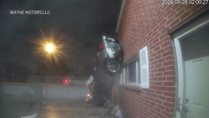 Car Crashes Into Wayne Motors Auto Shop In North Dallas Early Saturday