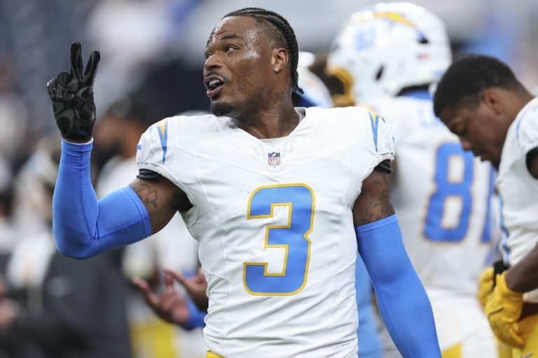 Chargers Safety Derwin James To Play With Cast After Finger Fracture