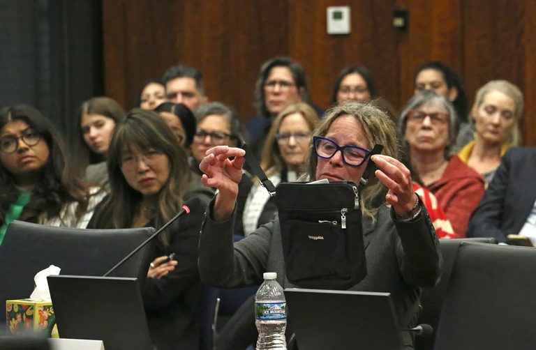 Chicago Residents File Federal Complaints Over Ice Detentions During Operation M