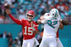 Chiefs Defeat Dolphins 24 10 As De Von Achane Exits Early With Knee Injury