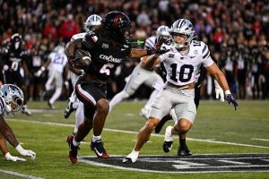 Cincinnati Rallies Past Kansas State 31 26 In Big 12 Opener