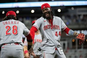 Cincinnati Reds Rally Past Braves 7 6 As Elly De La Cruz Hits 30Th Homer