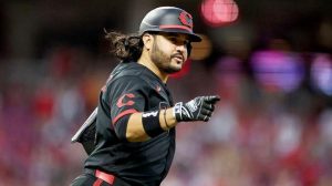 Cincinnati Reds Slugger Eugenio Su Rez Becomes U S Citizen And Hits Home Run In