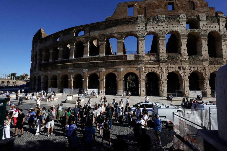Colosseum Closes After Rope Worker Falls To His Death