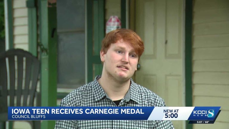 Council Bluffs Teen Receives Carnegie Medal For Saving His Father S Life