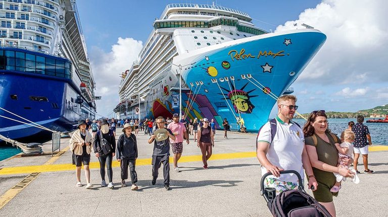 Cruise Etiquette Debate Passengers Urged To Keep Elevators Clear For Fellow Trav