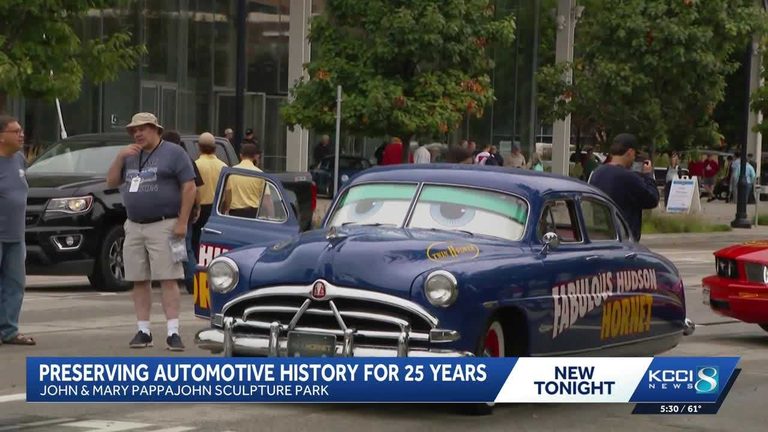 Des Moines Concours D Elegance Draws Over 140 Classic Cars To Pappajohn Sculptur