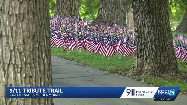 Des Moines Volunteers Raise Nearly 3 000 Flags On 9 11 Tribute Trail At Gray S L