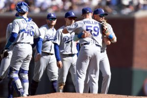 Dodgers Clinch 100Th Win Of Season With 5 1 Sweep Of Giants