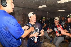 Dodgers Secure Fifth Straight Nl West Title With 8 2 Victory Over Reds