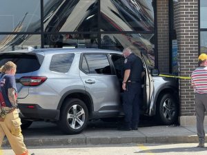 Driver In 80S Crashes Into Stop N Shop On Lincoln S Yankee Hill Road