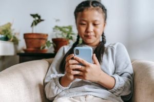 Early Social Media Exposure Linked To Higher Teen Anxiety And Depression In Aust