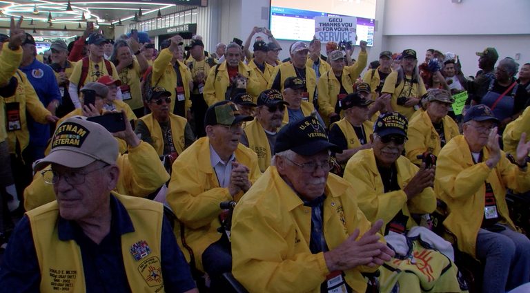 El Paso Community Honors Vietnam Veterans Returning From Rio Grande Honor Flight
