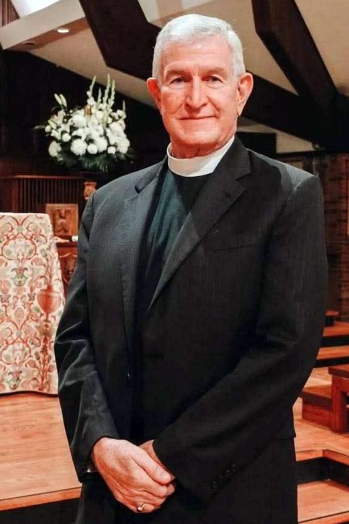 Episcopal Priest Shares 9 11 Rescue Chapel Story With Foreman High Students