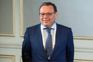 Eu Extends Russia Sanctions Removes Two Billionaires After Member Dispute