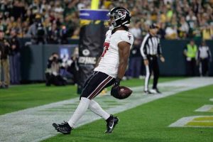 Falcons Dominate Packers 35 14 As Bijan Robinson Rushes For 194 Yards