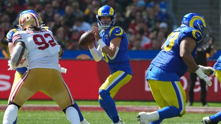 Fans Clash In Violent Brawl At Los Angeles Cosm Theater During 49Ers Rams Watch