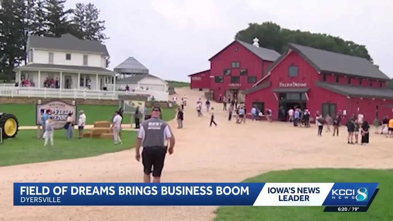 Field Of Dreams Draws Tourists Lifts Dyersville Businesses