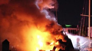 Fort Lauderdale Fire Crews Extinguish Blaze On 60 Foot Sailboat