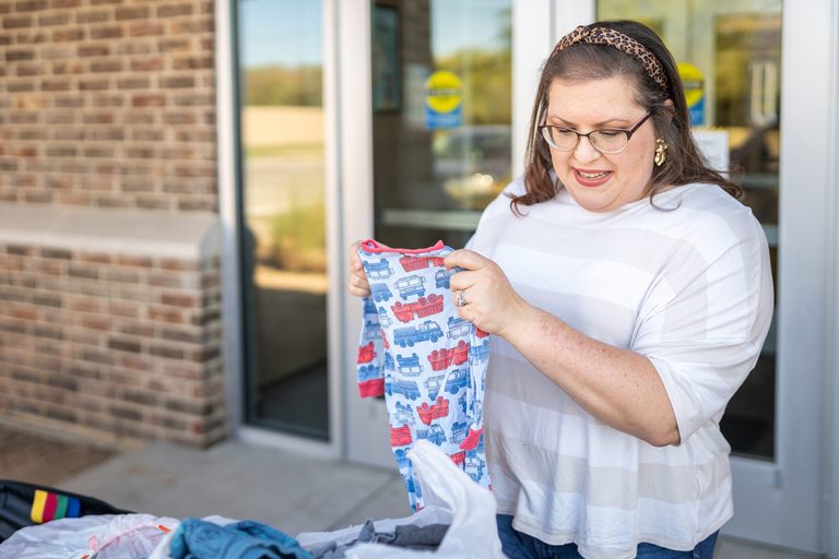 Fort Worth Weird Moms Club Raises 7 277 For Community Projects At Sold Out Prom