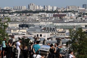 French Finance Ministry Warns Summer Heatwaves Could Trim 2026 Growth Forecast