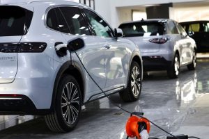 Geely Unveils 4 Minute Ev Charging System And Ai Enhanced Battery Technology